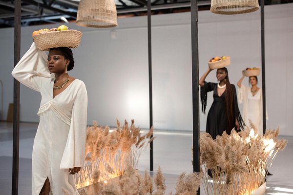 Élégance de saison : top vestes sans manches pour un style parfait en transition