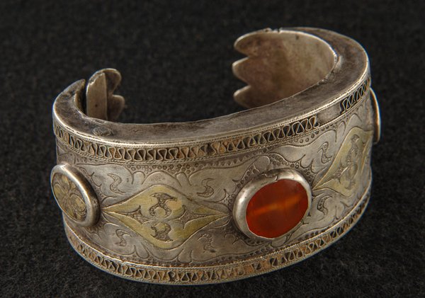 Top 5 bijoux gravés pour hommes : offrez une touche d'élégance