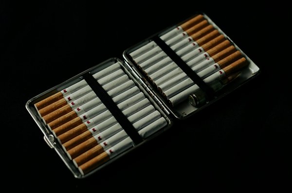 Achat d'un étui à cigarette vintage : style et économies garanties